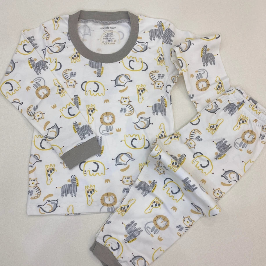 Safari Desenli Bebek Pijama Takımı – %100 Pamuk