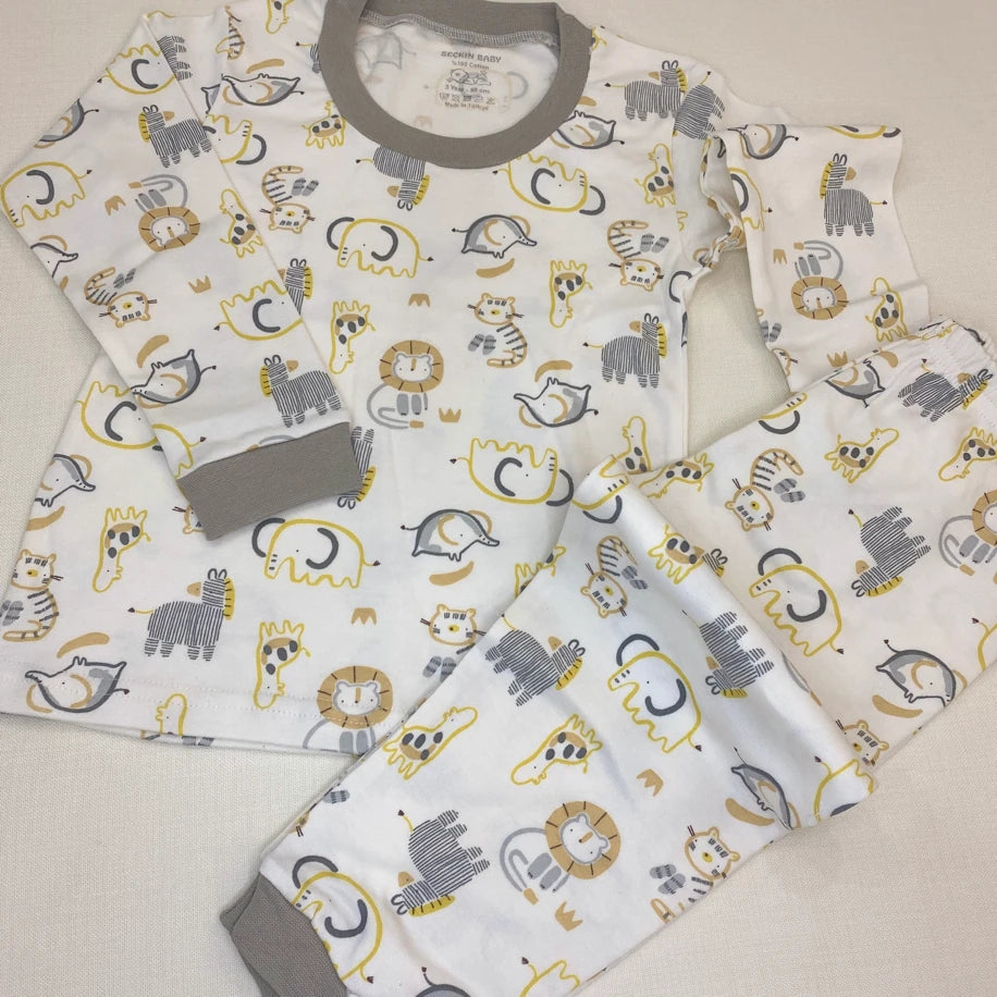 Safari Desenli Bebek Pijama Takımı – %100 Pamuk